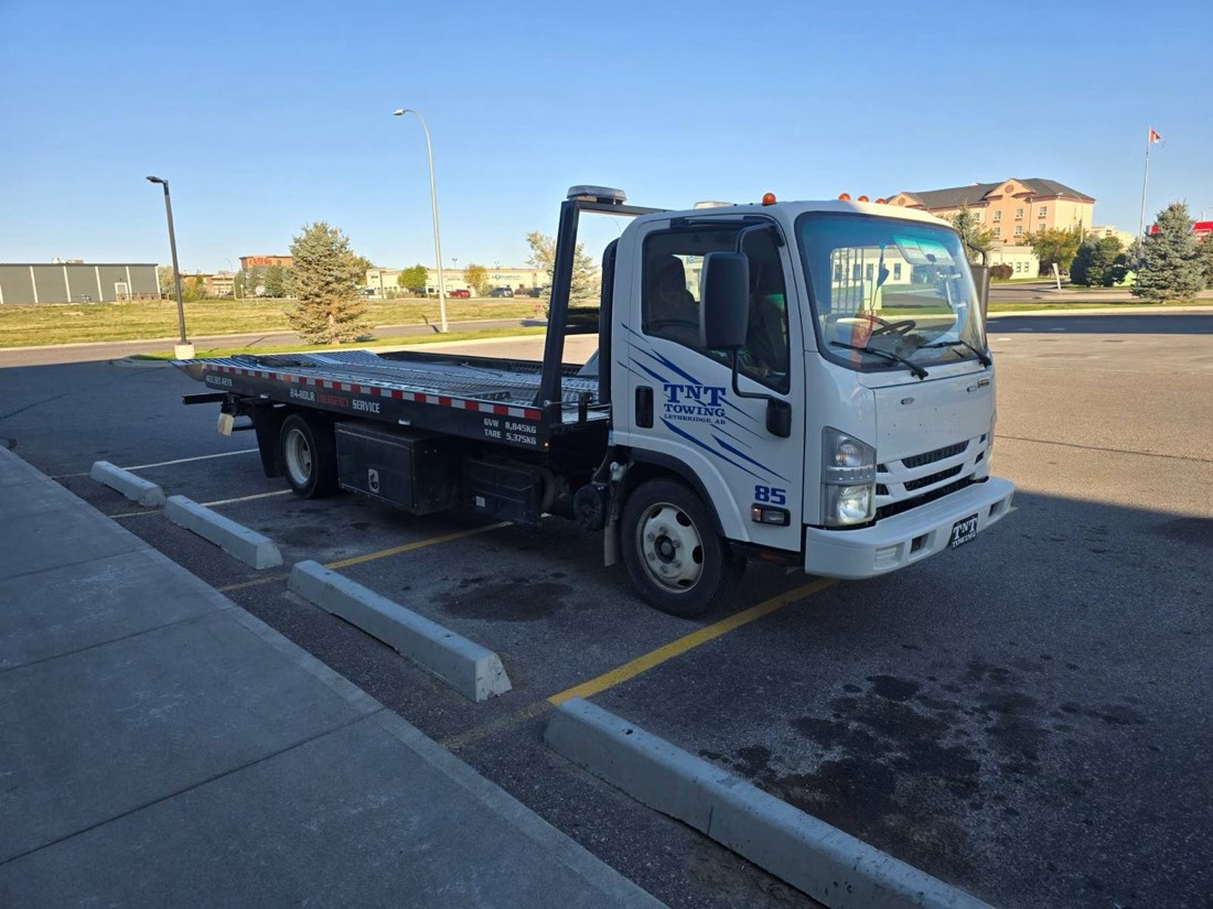 TNT rollback flatbed, Unit 85